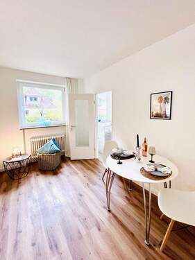 Wohnzimmer 2 - 2 Zimmer Etagenwohnung in Hamburg