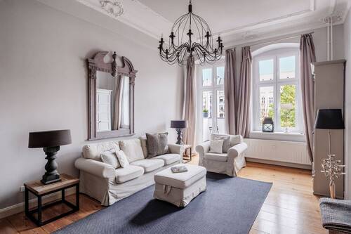 Wohnzimmer - Klassik neu interpretiert - Edler Altbau im Herzen Friedrichshains