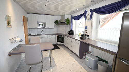 Küche mit Speisekammer - 7 Zimmer Einfamilienhaus in Lauterhofen