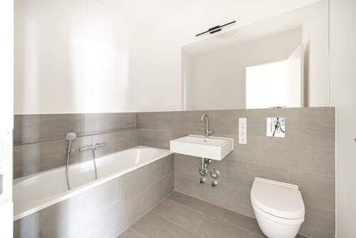 Badezimmer mit Wanne - 