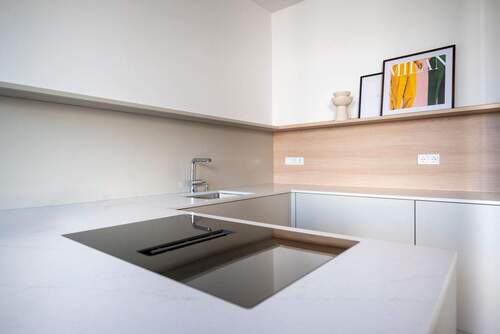 Küche mit Markeneinbaugeräten - 3 Zimmer Etagenwohnung in Berlin