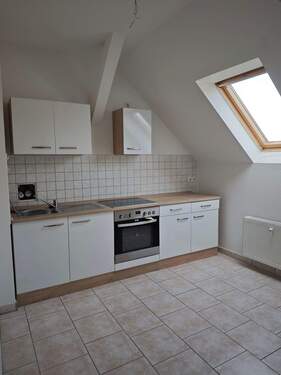 Küche - helle günstige 3-Zimmer-Dachgeschoßwohnung mit Balkon, Fahrstuhl, EBK