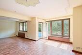 große Fenster - 2 Zimmer Etagenwohnung in Stuttgart