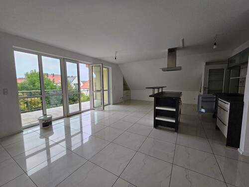 69482e36-19ee-4750-b40d-ca3ddd39f1d0.jpeg - Exklusive 3-Zimmer-Wohnung mit überdachter Loggia zu vermieten