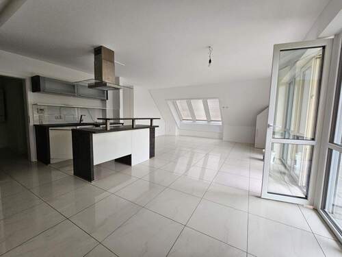 f4a881d7-00d6-4189-9417-9b3596562cbc.jpeg - 