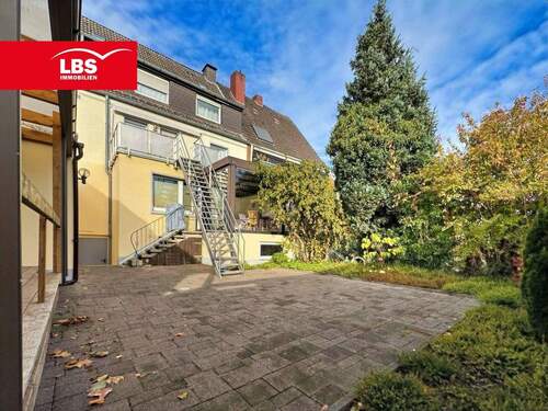 Garten, überdachter Freisitz und Wintergarten - 