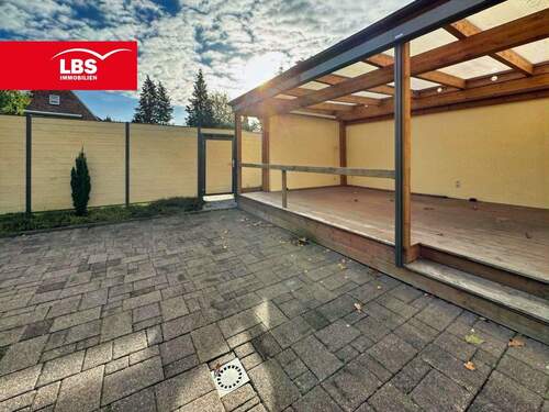 Garten und überdachter Freisitz - 