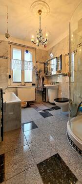 Wohlfühlbad mit Wanne & Dusche - 