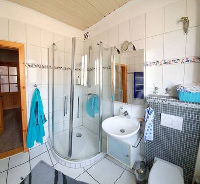 Zweites Bad mit Dusche - 