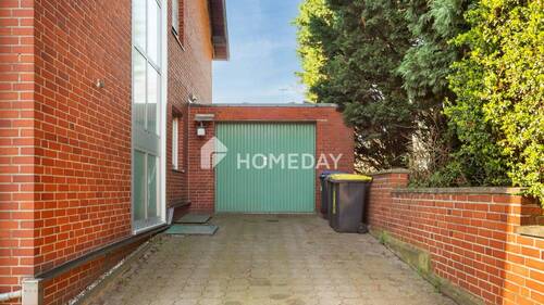 Garage - 7 Zimmer Doppelhaushälfte in Niederzier