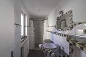 Badezimmer mit Dusche - 