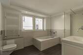 großes Badezimmer - 