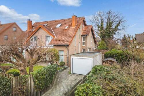 Rückansicht - Ansprechende Doppelhaushälfte mit Garage in ruhiger Wohnstraße