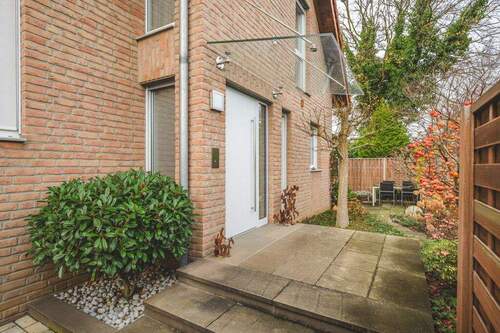 Hauseingang - 6 Zimmer Einfamilienhaus zum Kaufen in Aachen