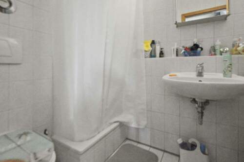 Badezimmer - 1 Zimmer Etagenwohnung in Wendlingen am Neckar