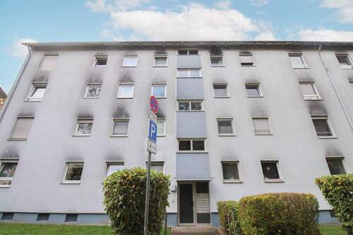 Außenansicht - Gepflegte 2-Zimmer-Wohnung mit Südbalkon und Blick ins Grüne in Neckarweihingen