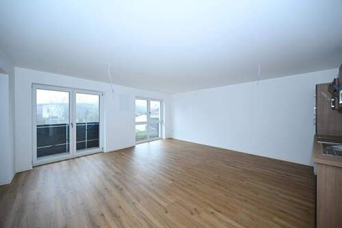 Viel Glas und Licht - 4 Zimmer Etagenwohnung in Seubersdorf