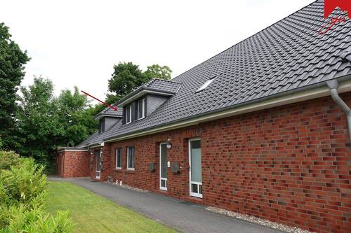 Hausansicht - Wunderschöne, ansprechende Dachgeschosswohnung in zentraler, ruhiger Lage von Aurich!