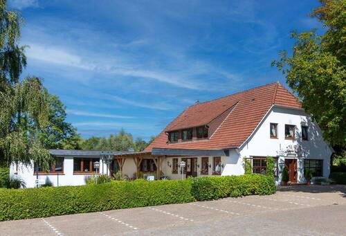 Titelbild.jpg - Traditionsreicher Hotel- und Gastronomiebetrieb mit Ferienhaus in bester Lage vom Nordseebad Burhave