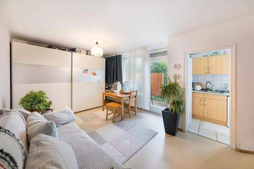 Wohnzimmer (Beispiel) - Etagenwohnung mit 73,00 m² in Neufahrn zum Kaufen