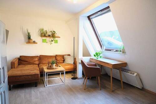 Wohnbereich - Exklusive 2-Zimmer- Dachgeschosswohnung in zentraler Lage von Düsseldorf- Bilk! Frei ab 01.03.2026!