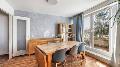 Wohnzimmer 2-1 - Familienfreundliche 5-Zimmer-Wohnung mit Balkon in ruhiger Wohnlage