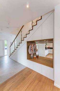 Treppe - 7 Zimmer Einfamilienhaus zum Kaufen in Medard