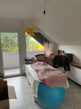 Wohnzimmer vor Balkonzugang - 