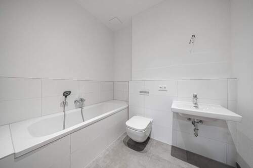 Modernes Badezimmer - 4 Zimmer Etagenwohnung zum Kaufen in Leipzig