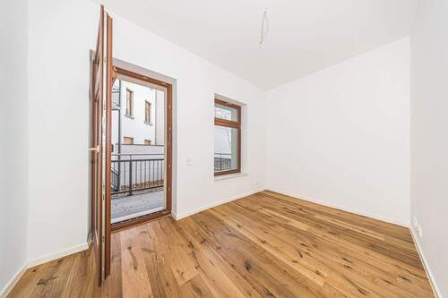 Zimmer mit Balkon - 4 Zimmer Etagenwohnung in Leipzig