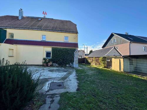 Blick zur Zufahrt - 