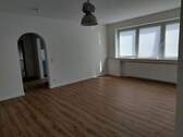 Bild 1 - 3-sanierte Zimmer-Wohnung mit Balkon in Duisburg-Neumühl + 1 Zimmerwohnung auf derselben Etage