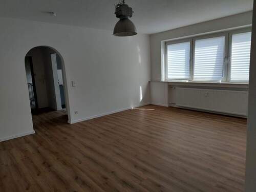 Bild 1 - 3-sanierte Zimmer-Wohnung mit Balkon in Duisburg-Neumühl + 1 Zimmerwohnung auf derselben Etage