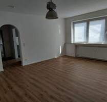 3-sanierte Zimmer-Wohnung mit Balkon in Duisburg-Neumühl + 1 Zimmerwohnung auf derselben Etage