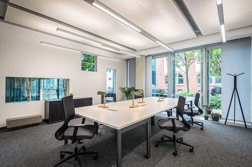 Büroraum mit 5 Arbeitsplätzen - 