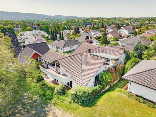 Luftaufnahme, ruhige Lage in grüner Umgebung - 