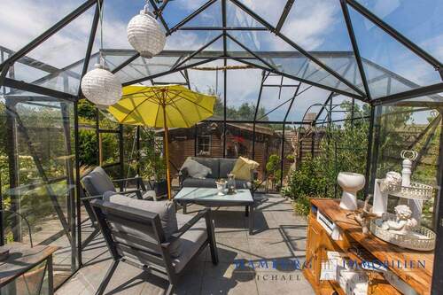 Gewächshaus mit Sitzplätzen - 