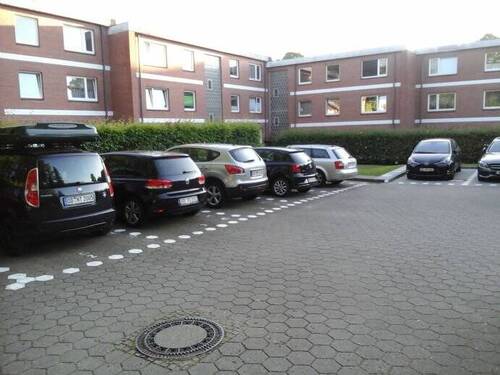 Aussenstellplätze vor dem Haus - 