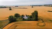 Luftbild - Bauernhaus, Landhaus zum Kaufen in Groß Kordshagen
