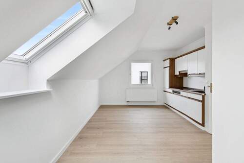 Zimmer im DG mit Küchenzeile - 