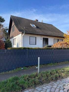 Straßenseitige Hausansicht - 6 Zimmer Einfamilienhaus zum Kaufen in Berlin