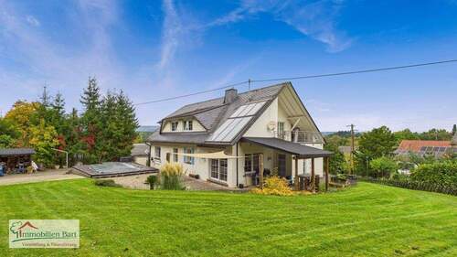 Seitenansicht - GEPFLEGTES ANWESEN MIT POOL AUF 30 AR IN TOP WOHNLAGE!