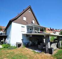 + Einfamilienhaus (DH) mit großem Garten - PKW-Stellplatz - überdachte Terrasse & Balkon + - Leutenbach