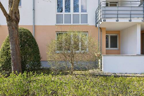 Ansicht - Erdgeschosswohnung mit Loggia und großem Hobbyraum