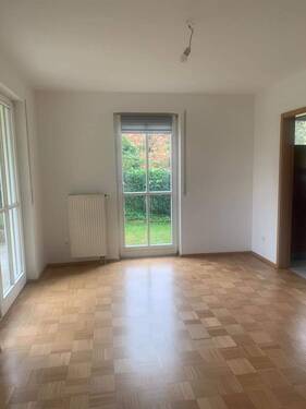 Wohnzimmer - 3 Zimmer Etagenwohnung zur Miete in Baden-Baden