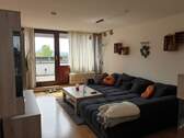 Wohnbereich Richtung Balkon - Großzügig geschnittene 2-Zimmerwohnung mit tollem Balkon in Würzburg Lengfeld