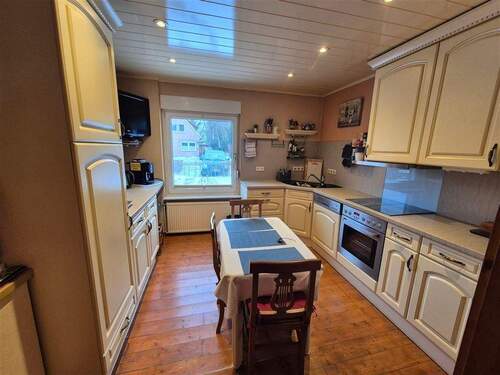 Küche mit Einbauküche - Einfamilienhaus mit 174,70 m&sup2; in Wangerland zum Kaufen