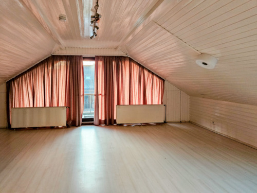 Zimmer im Dachgeschoss - 