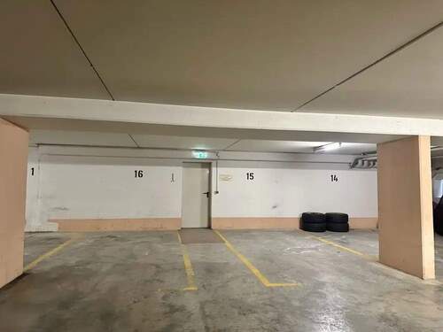 Tiefgaragenstellplatz - 
