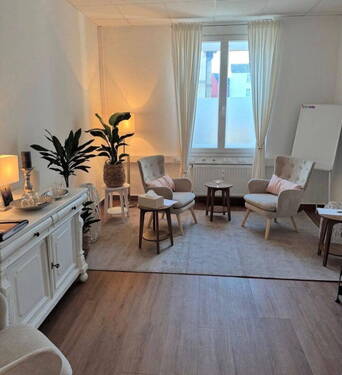 Bild 1 - Ihre neue Therapie-Oase: Zentral, repräsentativ & einzugsbereit - Teil einer Praxis in Osnabrück